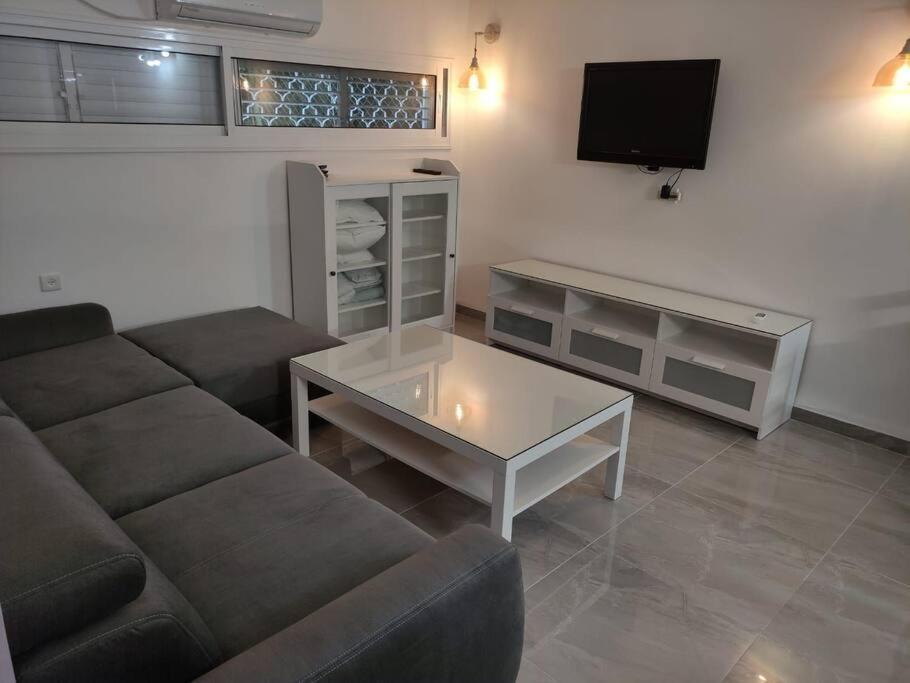 יחידת אירוח חדשה ומקסימה בכרמיאל Apartment Exterior photo